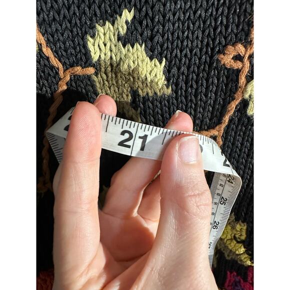Vintage Sweater Women Small Black Grapes Fruit Handknit Cottagecore Cabin Floral - Picture 8 of 8